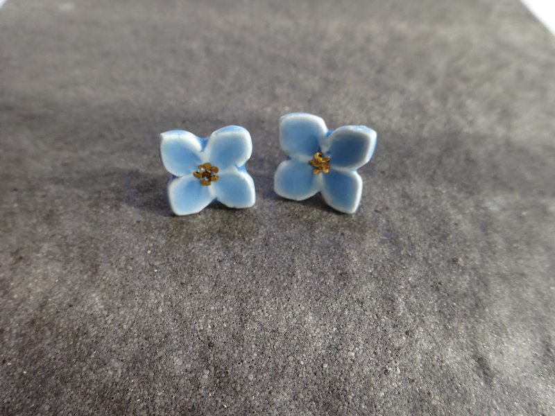 Small flower pieace / earring / light blue - Earrings & Clip-ons - Pottery Pink