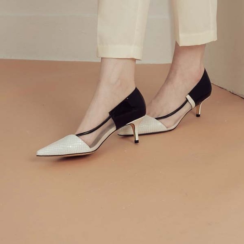 Mesh structure, leather, retro pointed shoes, white and black - High Heels - Genuine Leather White