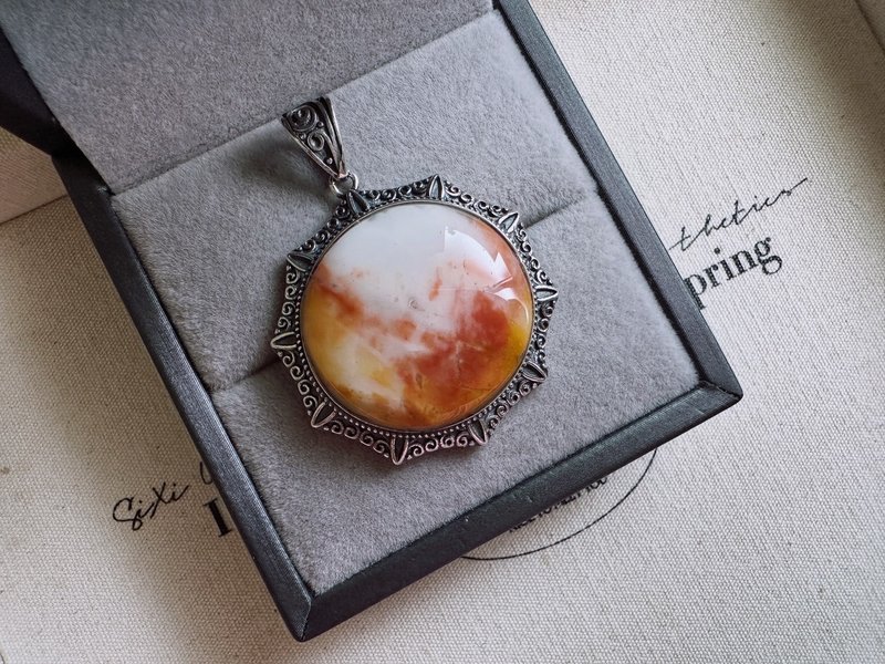 彩兔毛水晶吊墜-柔光與色氣的流動之詩 - 項鍊 - 水晶 