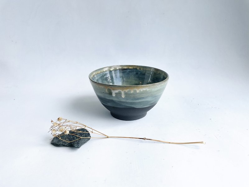 Aurora | bowl made of black clay