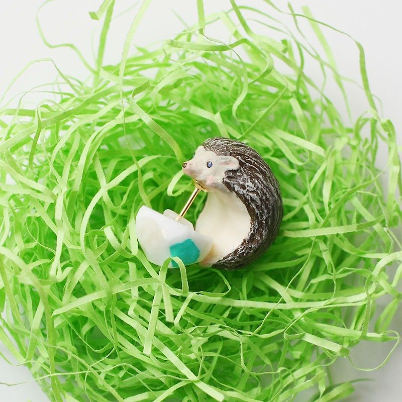 hedgehog on the brink! Pierced earring [Curl up ver] - Earrings & Clip-ons - Plastic Brown