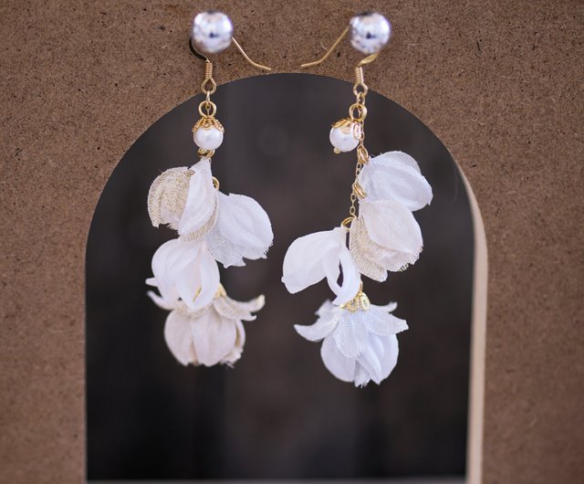 花デザイン フックピアス ホワイト 花デザイン フックピアス ホワイト