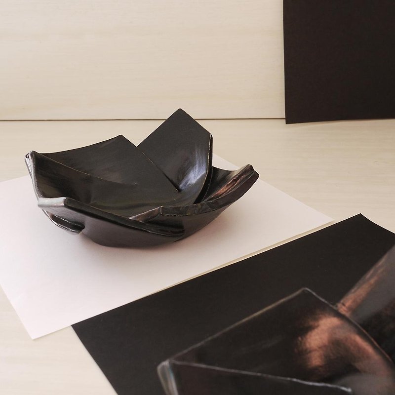 Small bowl ORIGAMI 【black】 - Bowls - Pottery Black