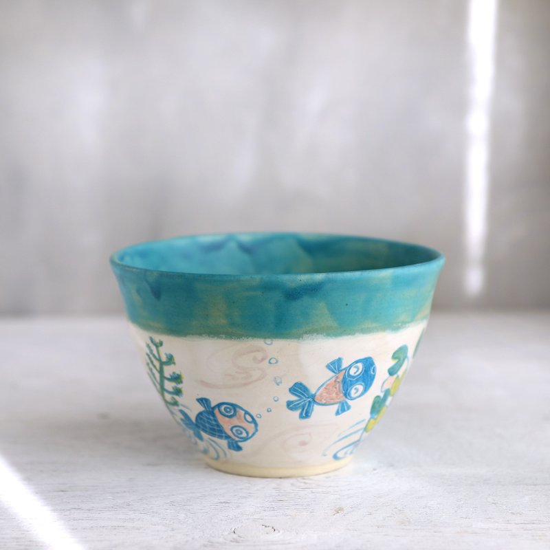 水草と青い金魚絵のbowl・ターコイズブルー釉 - 碗 - 陶 藍色