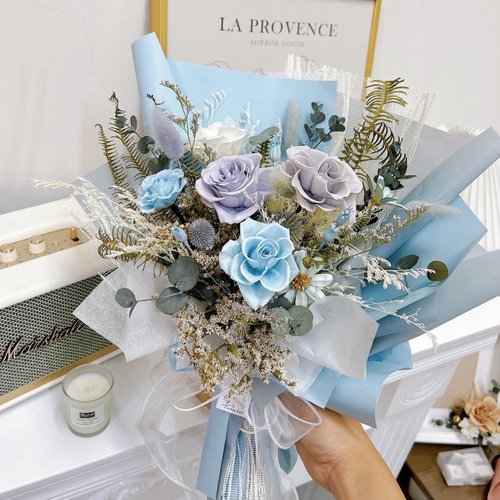 小金鈴花藝 Tinkerbell Flower 莫蘭迪藍紫色花束 永生花 玫瑰花 生日 求婚 告白 情人節 附提袋
