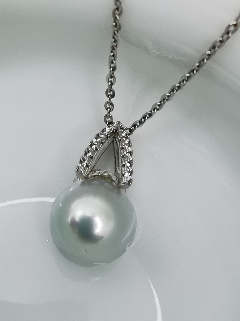 Holiday gift Cinderella~Natural seawater pearls are so many Linen Silver pendant necklaces
