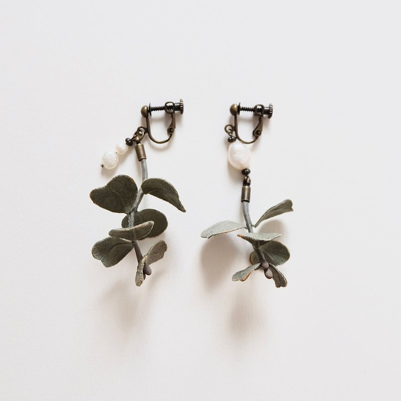 布花のユーカリピアス/イヤリング - 耳環/耳夾/耳骨夾 - 棉．麻 綠色