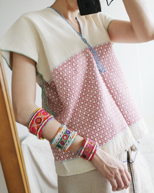 アフガニスタンのクチの手刺繍が施された古代布のブレスレットと