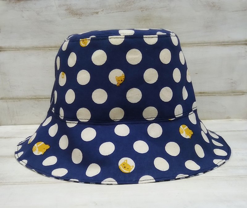 Little yellow dog little blue checkered double-sided fisherman hat visor - หมวก - ผ้าฝ้าย/ผ้าลินิน สีน้ำเงิน