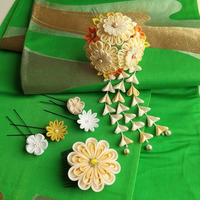 【Sale】成人式、卒業式に間に合います　日本の伝統工芸 つまみ細工の髪飾りセット　正絹黄 - 髮夾/髮圈 - 絲．絹 黃色