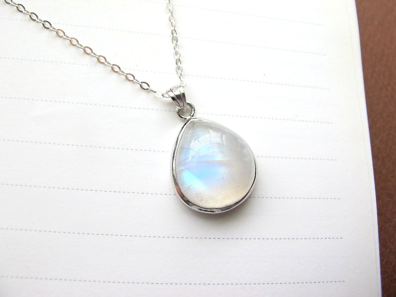 Moonstone x 925 Silver Bag [One Moonlight - Fluffy Moonlight] - Handmade Natural Stone Necklace Series - สร้อยคอ - คริสตัล ขาว