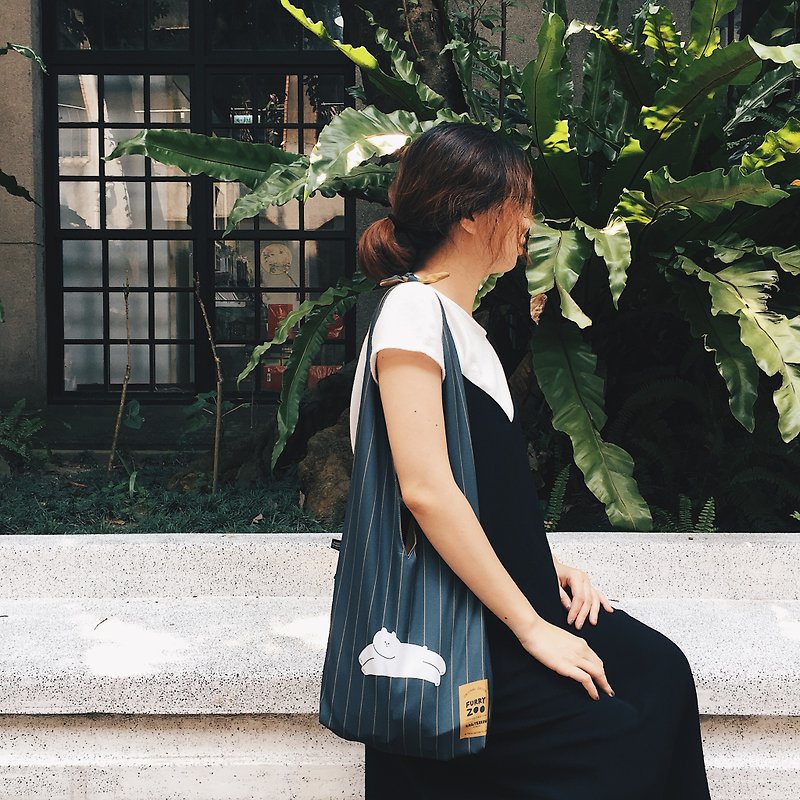 V-shaped strapped shoulder bag shopping bag-Shadow bear - Messenger Bags & Sling Bags - Other Materials Black