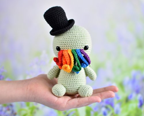 Sweet sweet heart Cthulhu plush with rainbow tentacles / Top hat Cthulhu / LGBTQ Pride