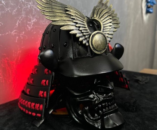 着用可能な日本の兜 かぶと 侍ヘルメット 日本の武士の鎧 侍コスプレ用