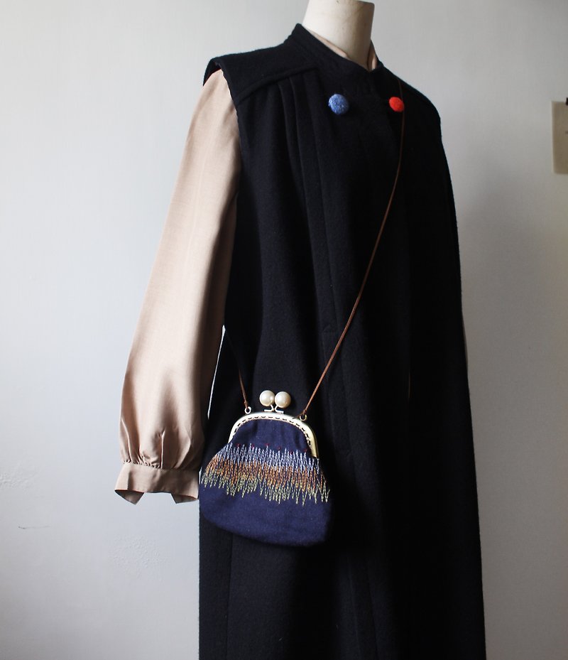Miscanthus wool mouth gold bag green - Messenger Bags & Sling Bags - Wool Blue