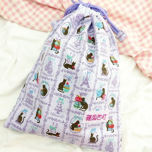 QQ rabbit 手工嬰幼兒精品 彌月禮盒 免費繡名字。甜點貓咪-2色可選。束口袋 尿布袋 衣物袋