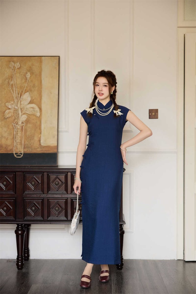 Dark blue everyday elegant spring and summer style cotton and linen traditional cheongsam super whitening girl full open no-belt dress - Qipao - Cotton & Hemp Blue