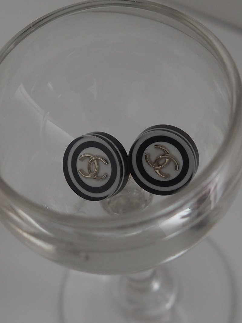 CHANEL Coco Mark Clear Earrings White Black Vintage - ต่างหู - อะคริลิค ขาว