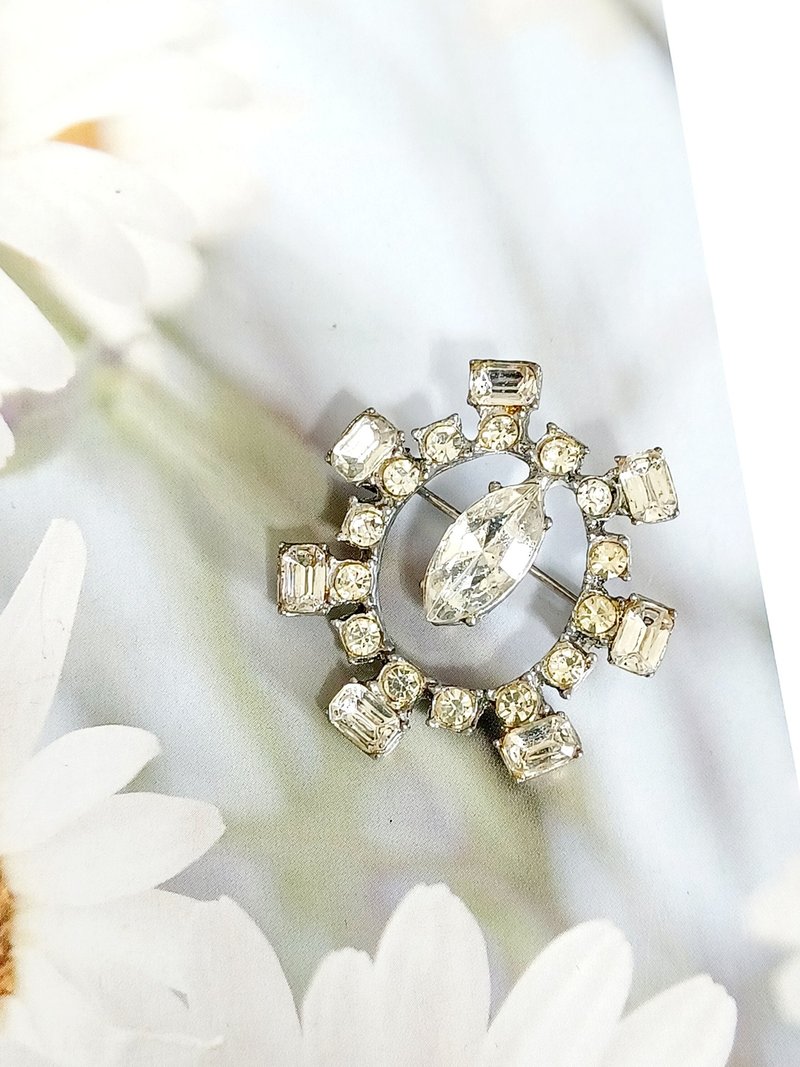 vintage jewelry  典雅老件環型萊茵 別針 胸針 - 胸針 - 其他金屬 