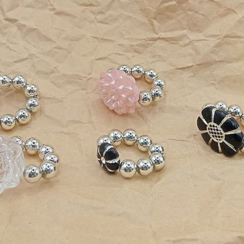 Adorable Flowers Beaded Rings - แหวนทั่วไป - วัสดุอื่นๆ 