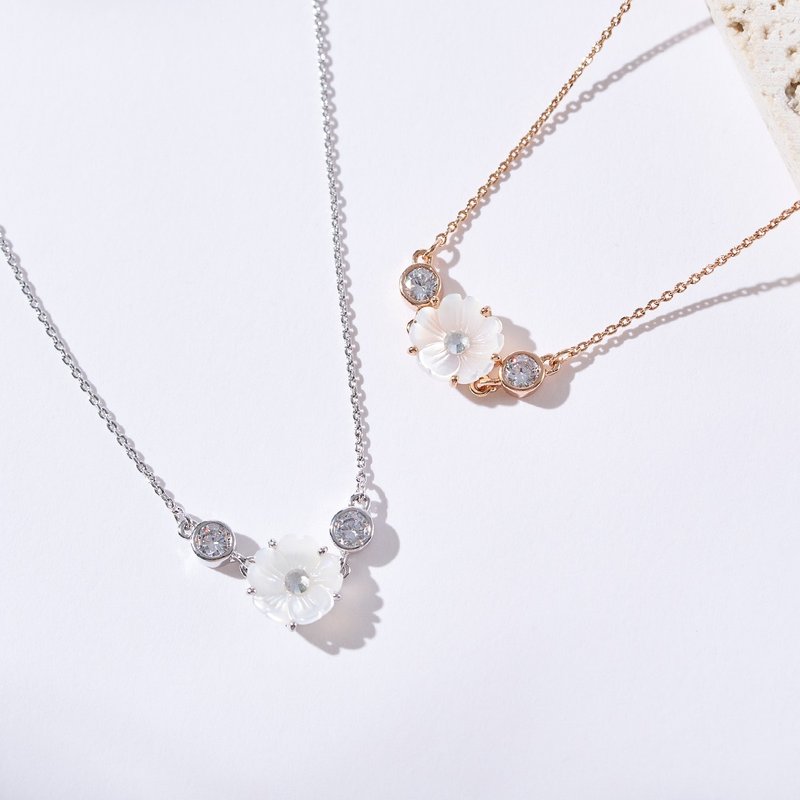 Small shell flower diamond necklace (two colors in total) - สร้อยคอ - เปลือกหอย สีทอง