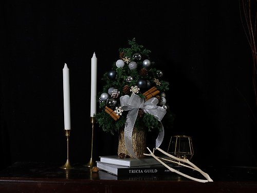 惟一花藝 ONE & ONLY FLORIST 銀白 雪松聖誕樹 35CM 聖誕禮物 交換禮物 聖誕花圈 聖誕節