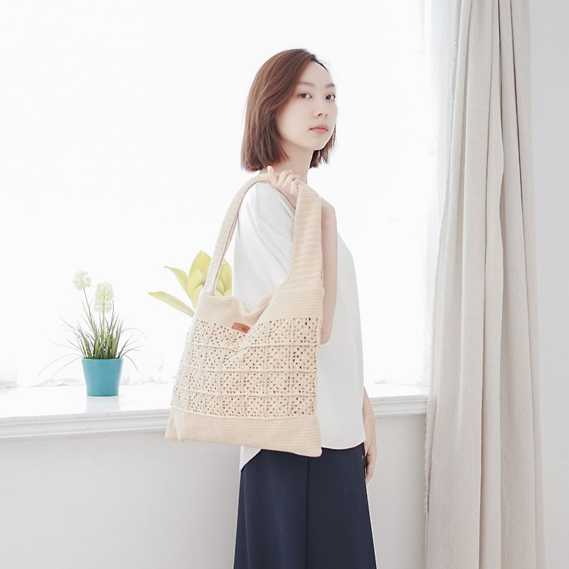 Handmade knitted woven shoulder tote bag-milk tea color - กระเป๋าถือ - ผ้าฝ้าย/ผ้าลินิน สีกากี