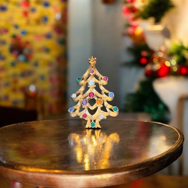 MONET Christmas Tree Vintage Brooch Signed Colorful Crystals Ornament Gift Idea - เข็มกลัด - วัสดุอื่นๆ หลากหลายสี