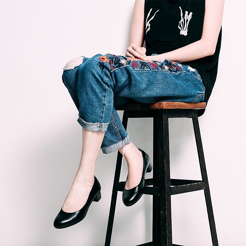 Do not grind your feet! Black-soft sheepskin low heels, all leather, MIT handmade in Taiwan - รองเท้าส้นสูง - วัสดุอื่นๆ สีดำ