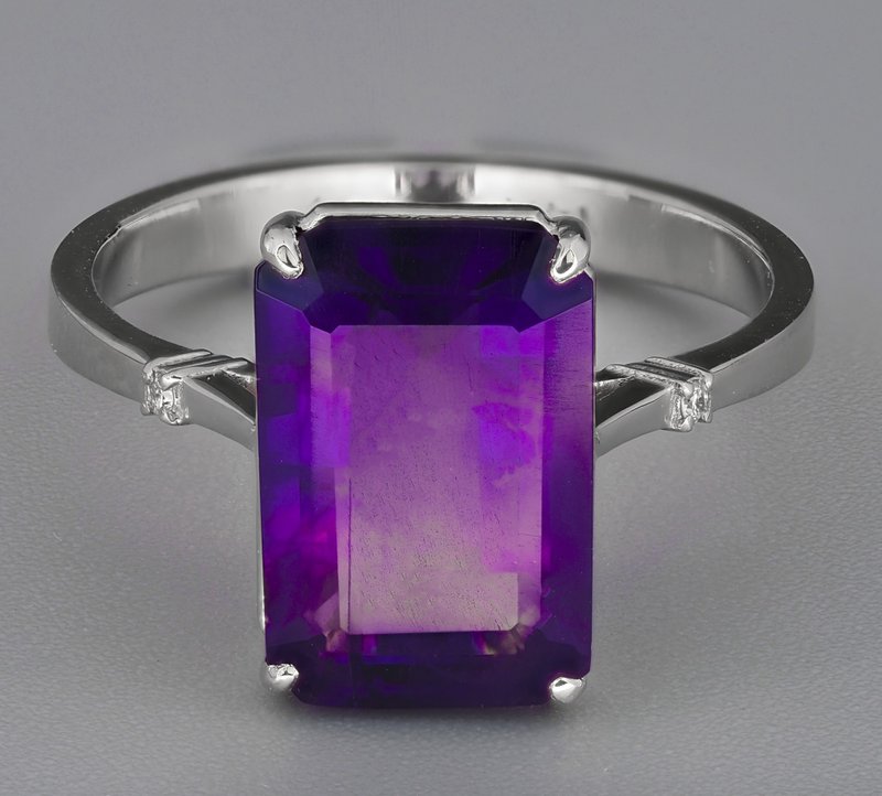 14 kt gold ring with central amethyst and diamonds - 戒指 - 貴金屬 金色