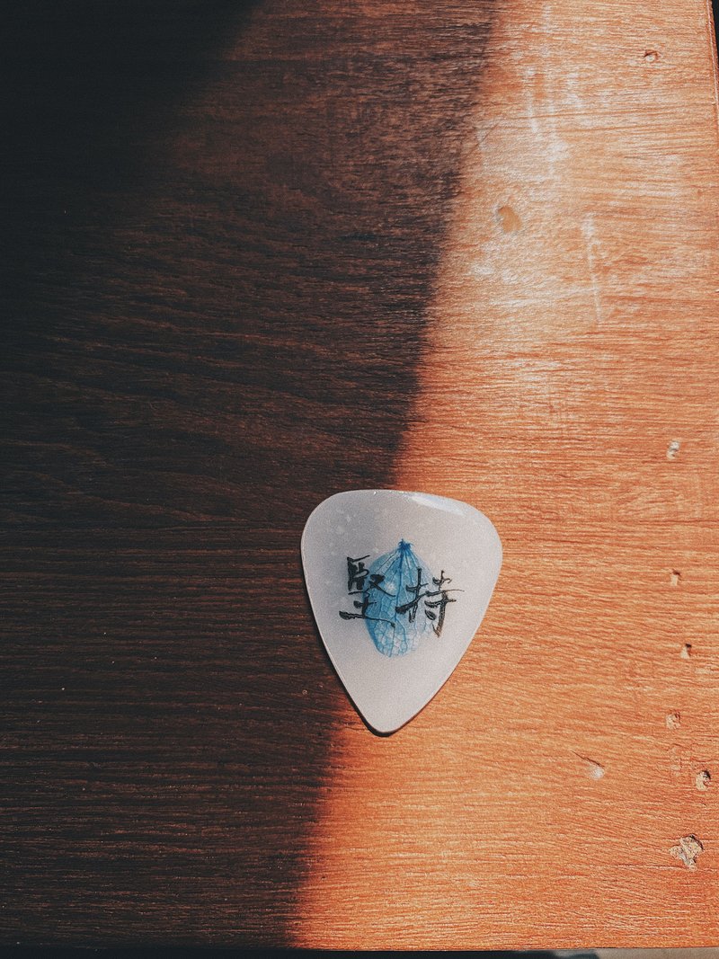 【客製化禮物】夜光單花小繡球單結他撥片 Flowers Guitar Pick - 其他 - 樹脂 白色