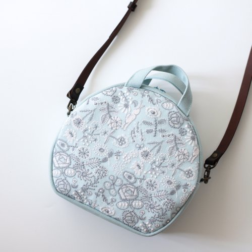 mina perhonen生地使用 2way 半月ポシェット celebrate light blue