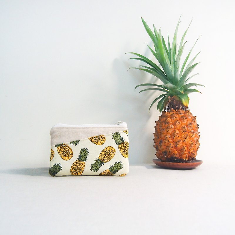 Spot Handmade Summer Pineapple Coin Purse - กระเป๋าใส่เหรียญ - ผ้าฝ้าย/ผ้าลินิน สีเหลือง