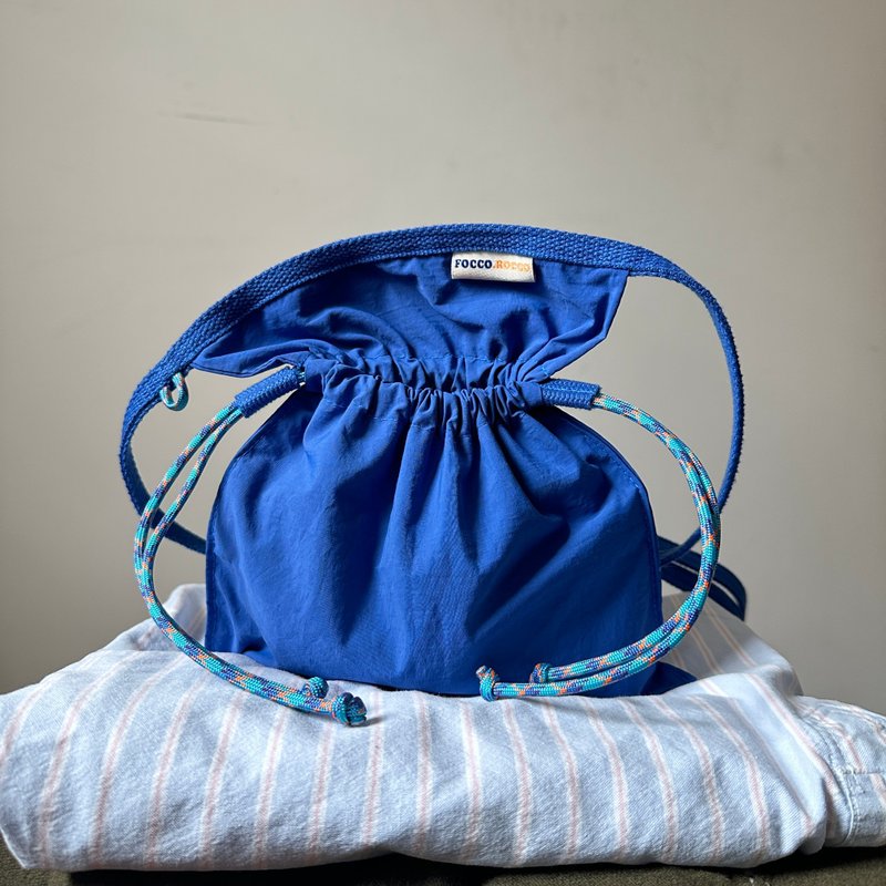 drawstring crossbody bag : COBALT BLUE ( กระเป๋าหูรูดสะพายข้างสีน้ำเงิน ) - กระเป๋าหูรูด - ไนลอน สีน้ำเงิน