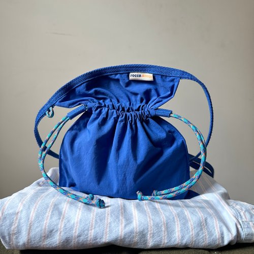 FOCCO.ROCCO drawstring crossbody bag : COBALT BLUE (blue drawstring crossbody bag)