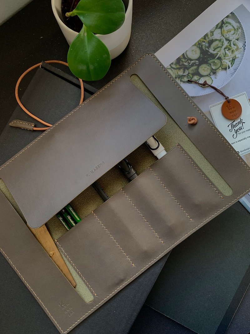 Rolled Up Pen Case - กล่องใส่ปากกา - หนังแท้ สีเขียว