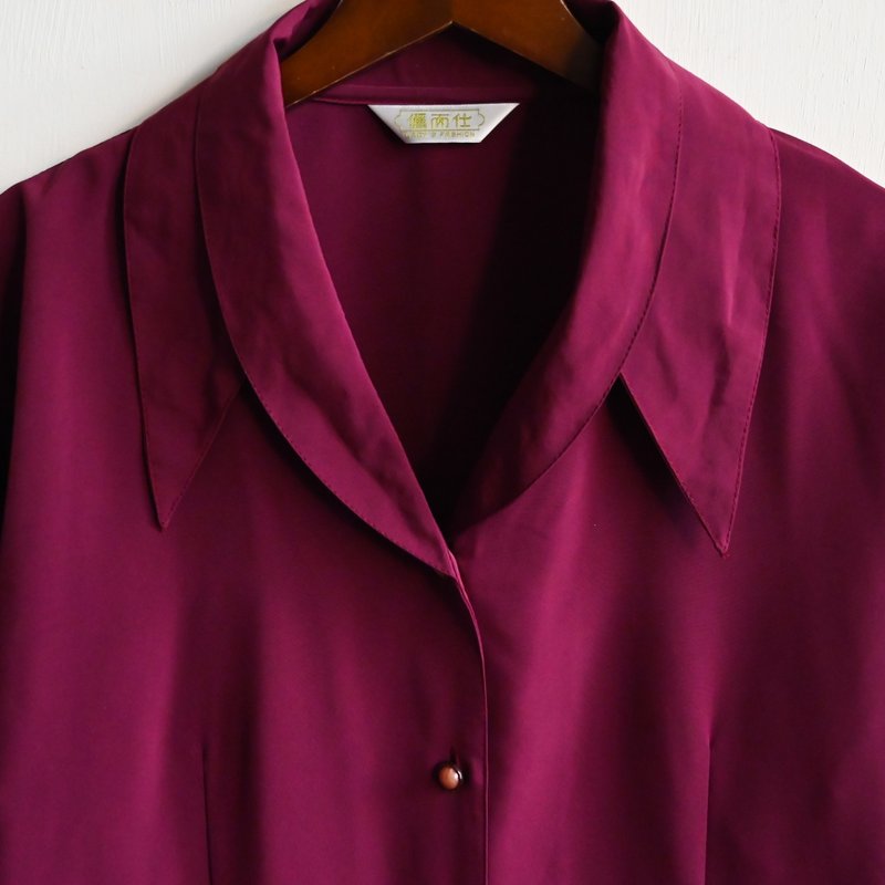 【蛋植物古著】造型箭領純色古著襯衫 - 女襯衫 - 其他人造纖維 