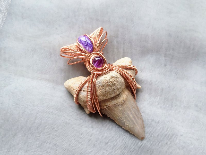 [Interlaced time and space] Pendant/Shark Tooth Fossil/Amethyst/Amethyst/Metal Wire Winding - สร้อยคอ - วัสดุอื่นๆ 