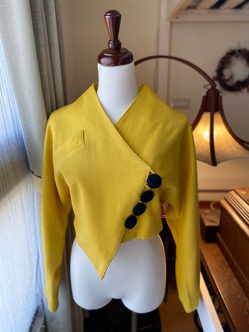 【藏私‧Collection】 黑色大圓釦黃毛料短版古著外套