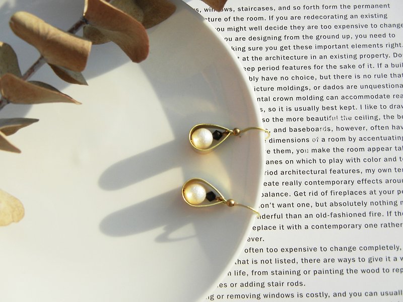 *coucoubird*水滴型黃銅珍珠耳環 - 耳環/耳夾 - 其他金屬 金色