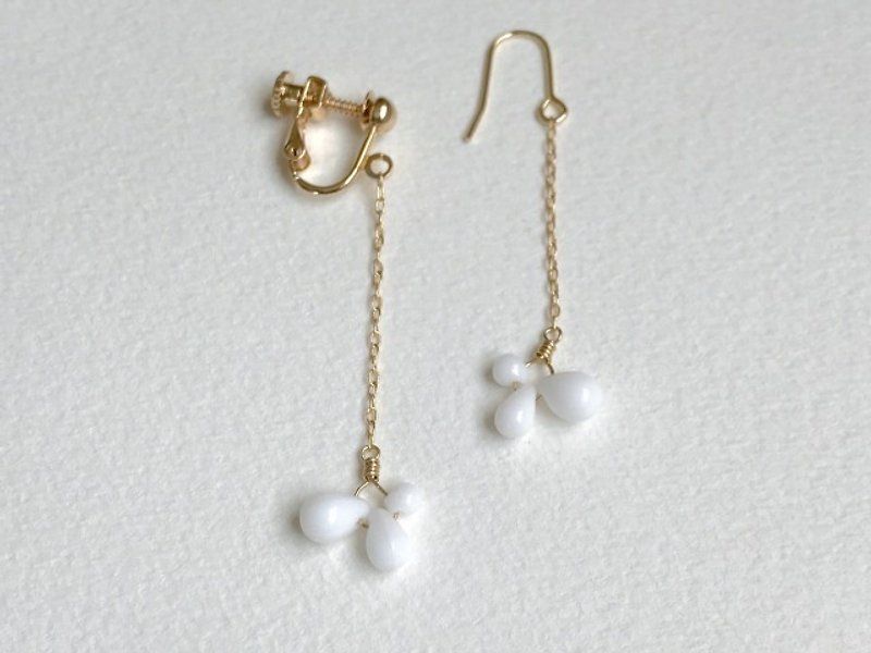 Lait（clip-on/pierced earrings） - Earrings & Clip-ons - Glass White