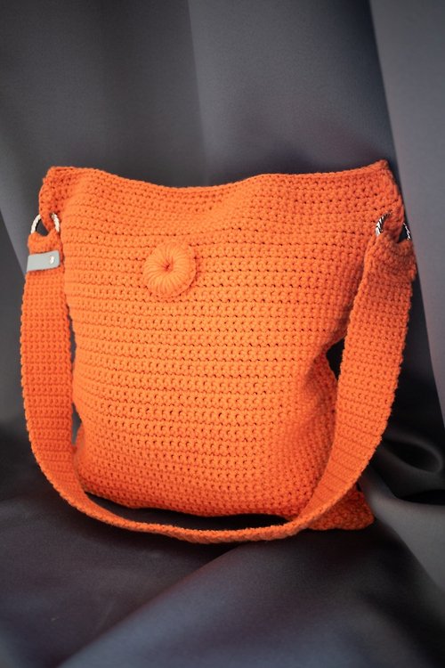 Trendy Knits Orange shopper bag with long handle and original decoration.