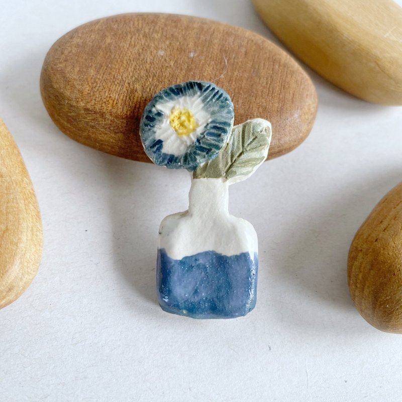 Flower vase brooch / handmade ceramic - Brooches - Pottery Multicolor