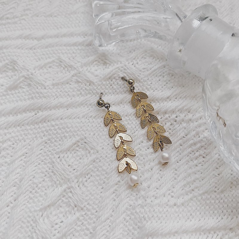 Small Leaf Petite Freshwater Pearl Earrings // Clip-On can be