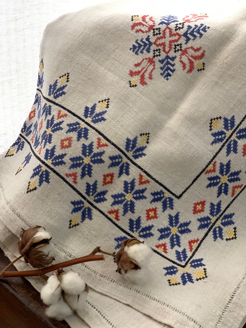 【好日戀物】德國古董圖騰手工刺繡重磅棉麻桌巾少見傳統北方花紋 - 餐桌布/桌巾/餐墊 - 棉．麻 多色