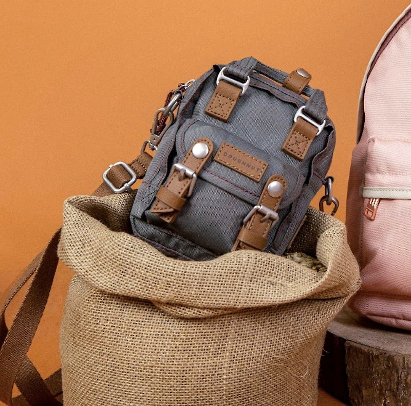 【DOUGHNUT】Macaron DW 6.5-inch side backpack mobile phone bag water-repellent/grey - กระเป๋าแมสเซนเจอร์ - วัสดุอีโค ขาว