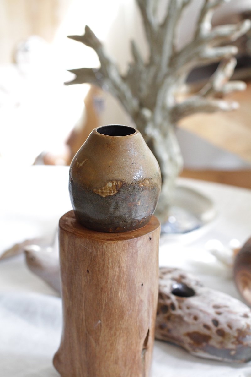 Hand-drawn Hualien original mineral clay ceramic mini vase/flower vessel 4 - เซรามิก - ดินเผา สีนำ้ตาล