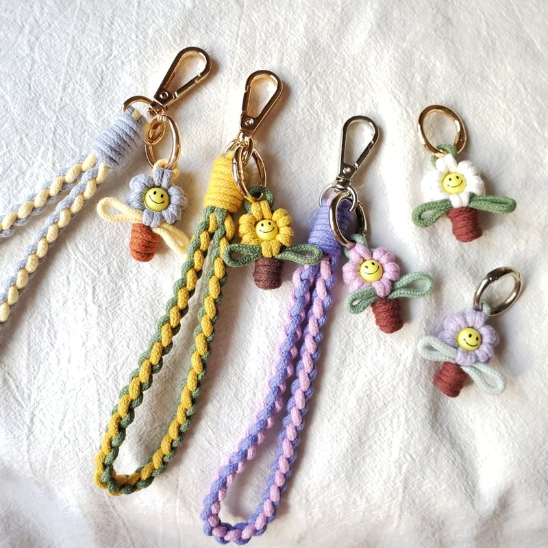 Macrame Smiley Phone Strap/Wristlet - เชือก/สายคล้อง - ผ้าฝ้าย/ผ้าลินิน หลากหลายสี