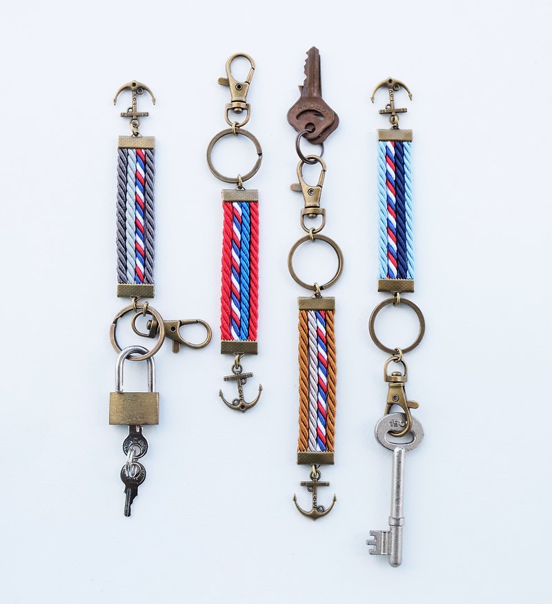 Nautical anchor brass keychain - bag keychain - unisex accessory - ที่ห้อยกุญแจ - เส้นใยสังเคราะห์ หลากหลายสี