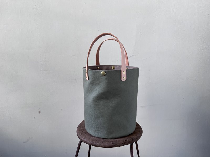 Simple Bucket Bag・Basil Green - กระเป๋าถือ - ผ้าฝ้าย/ผ้าลินิน สีเขียว